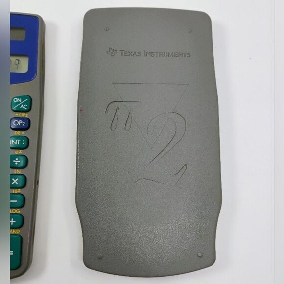 Texas Instruments Calculator Needs work for parts - Picture 4 of 13